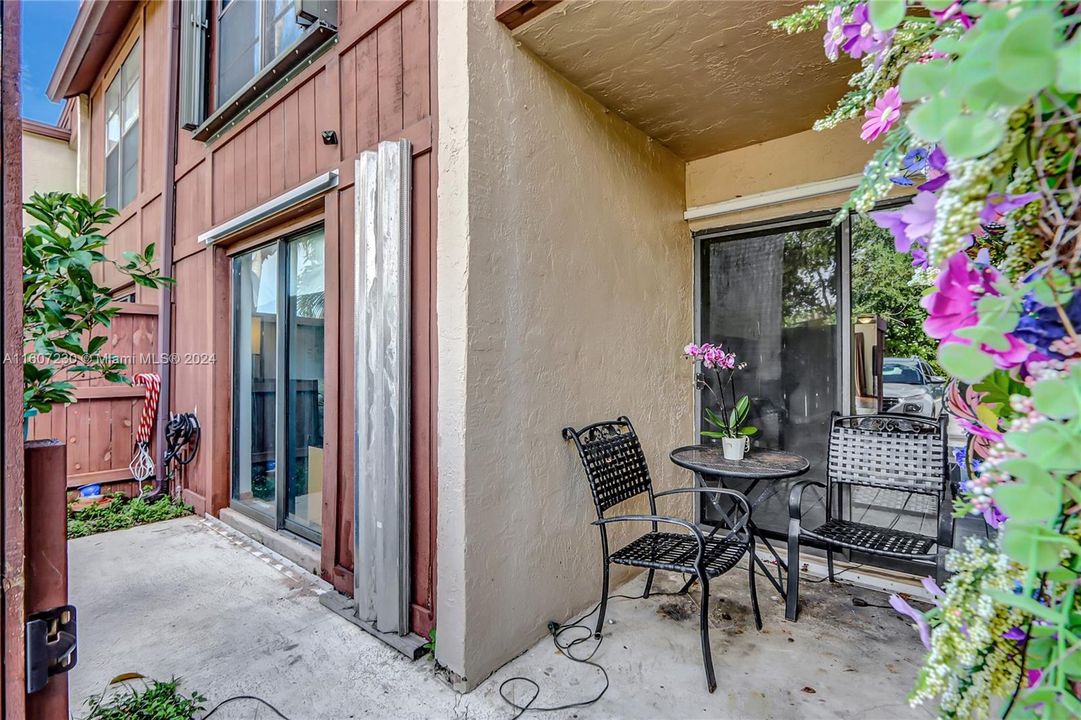 For Sale: $390,000 (3 beds, 2 baths, 1340 Square Feet)