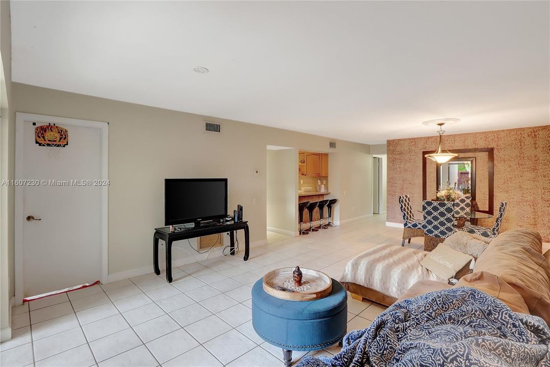 For Sale: $390,000 (3 beds, 2 baths, 1340 Square Feet)