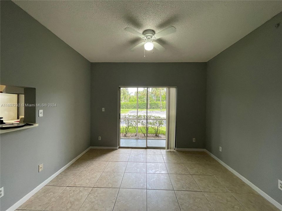 For Rent: $2,100 (2 beds, 2 baths, 807 Square Feet)