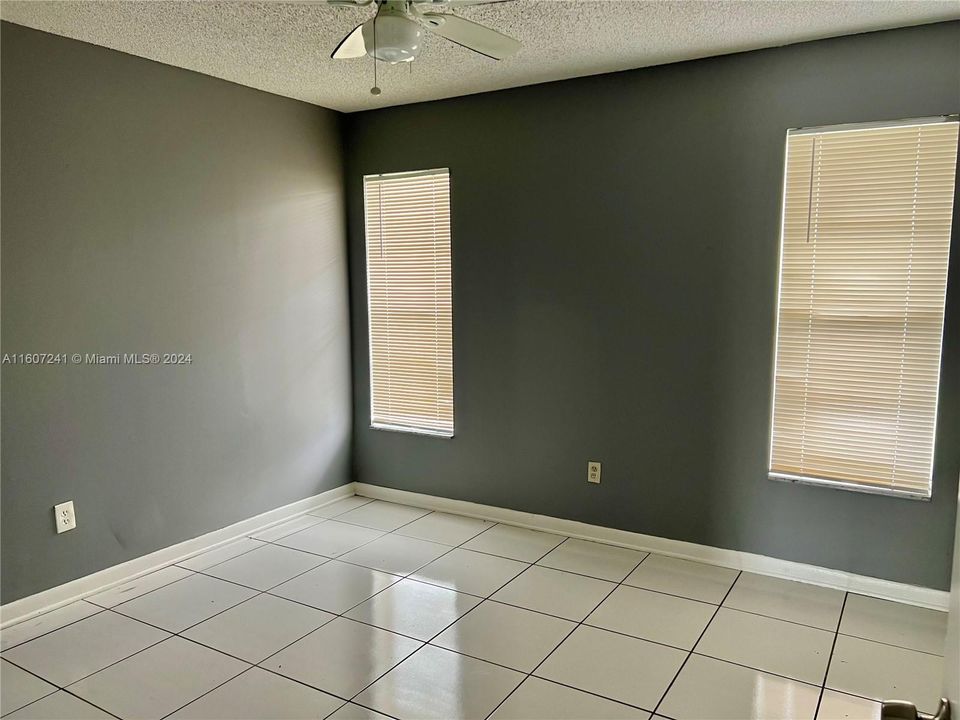 For Rent: $1,850 (2 beds, 2 baths, 959 Square Feet)