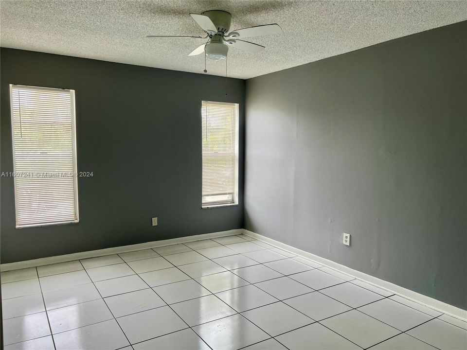 Recently Rented: $1,800 (2 beds, 2 baths, 959 Square Feet)