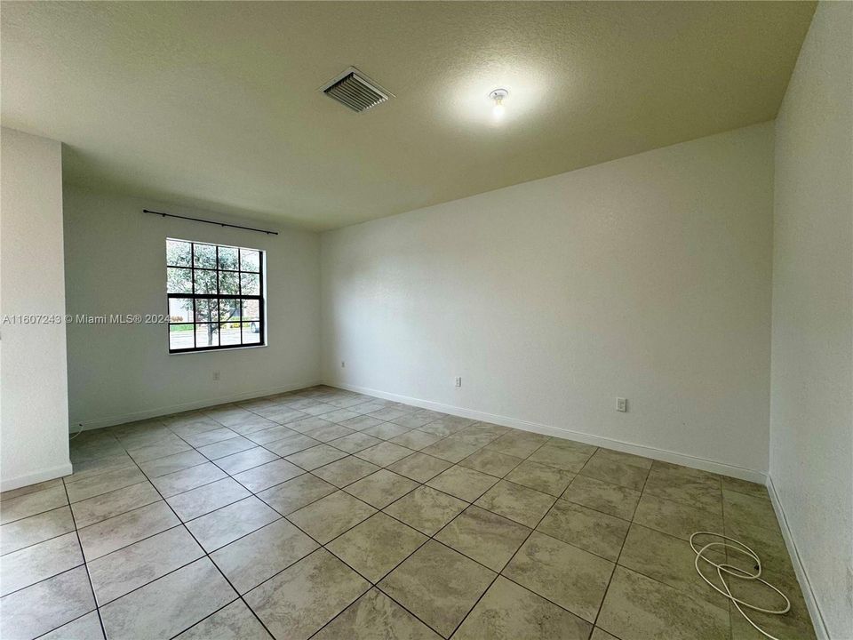 For Rent: $2,545 (3 beds, 2 baths, 1524 Square Feet)