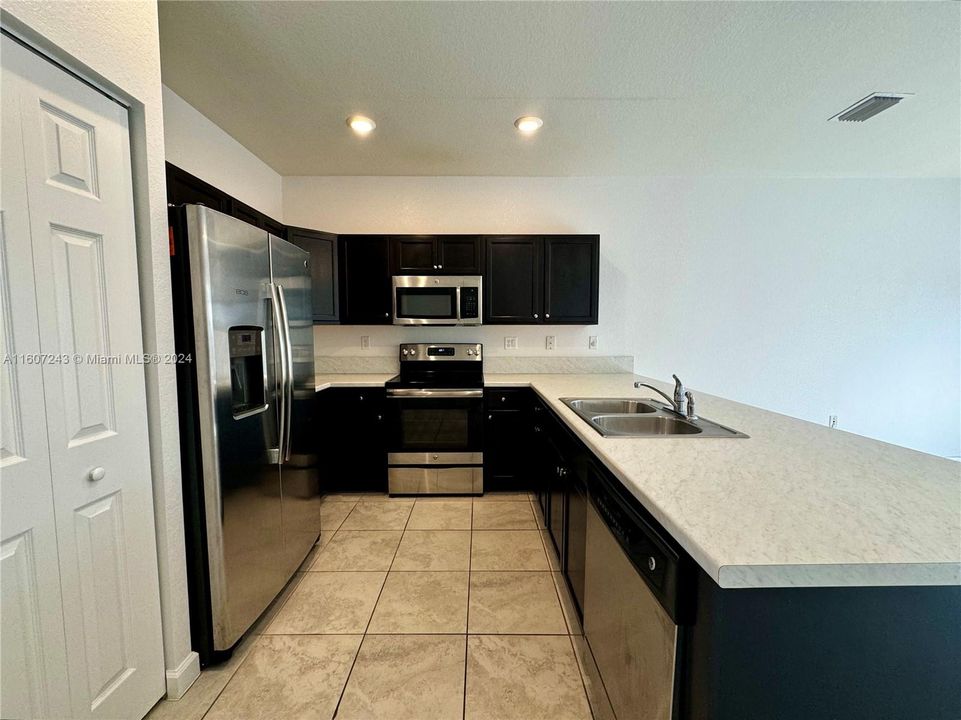 For Rent: $2,545 (3 beds, 2 baths, 1524 Square Feet)