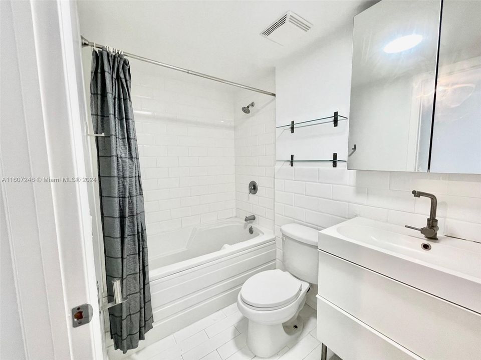 For Sale: $600,000 (2 beds, 2 baths, 1155 Square Feet)