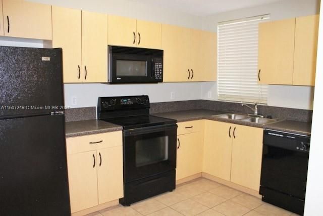 For Rent: $2,500 (2 beds, 2 baths, 1267 Square Feet)