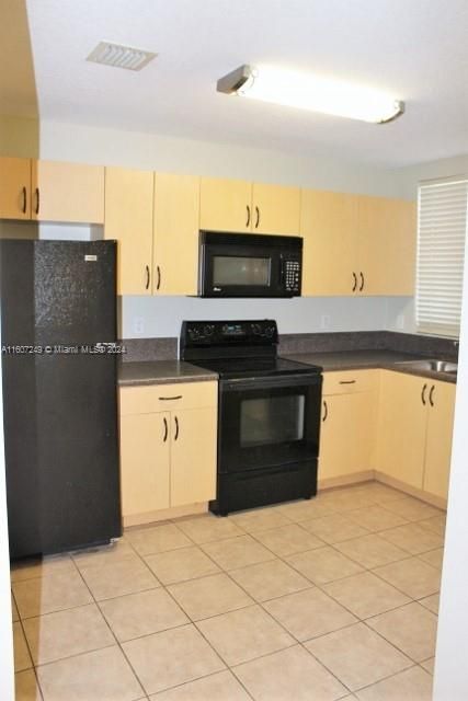 For Rent: $2,500 (2 beds, 2 baths, 1267 Square Feet)