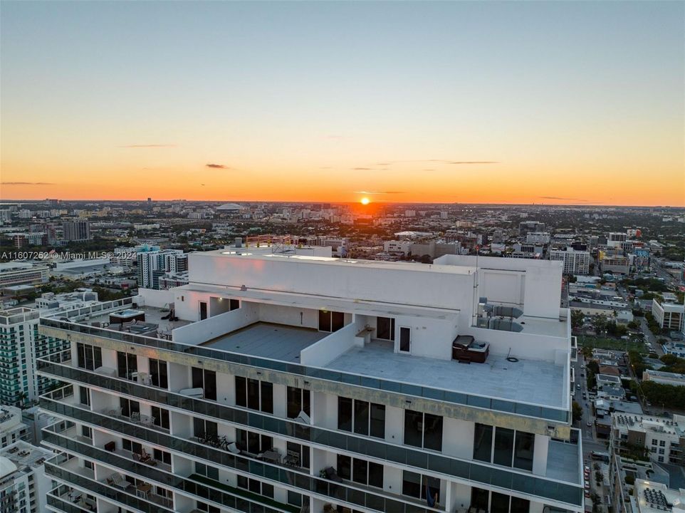 For Sale: $2,800,000 (4 beds, 5 baths, 3207 Square Feet)