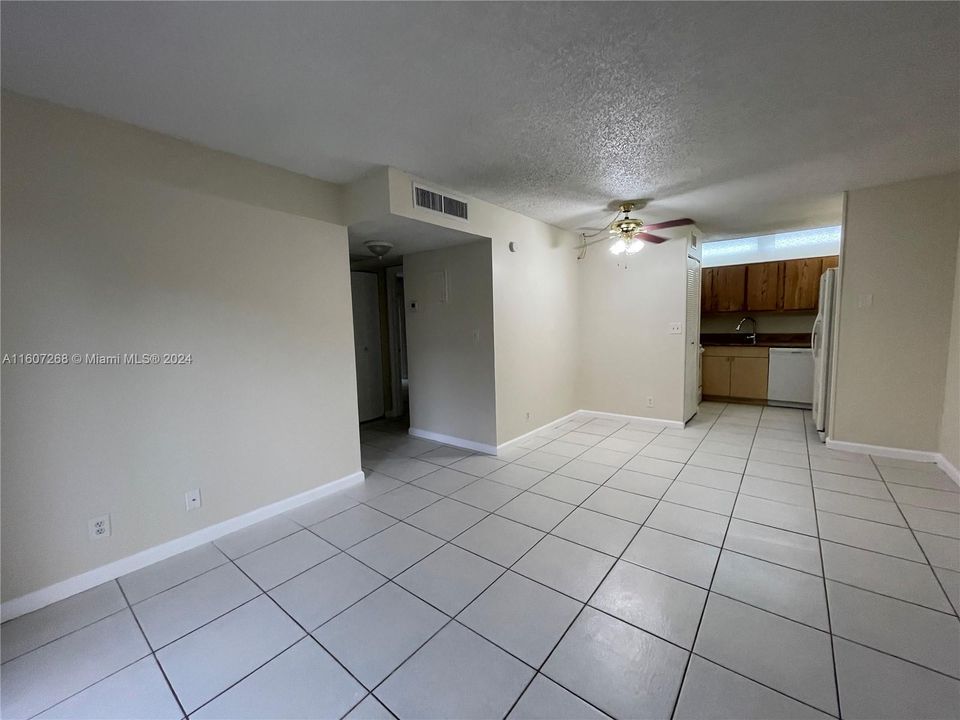 For Rent: $1,875 (2 beds, 2 baths, 800 Square Feet)