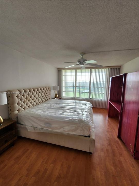 For Rent: $2,000 (1 beds, 1 baths, 900 Square Feet)