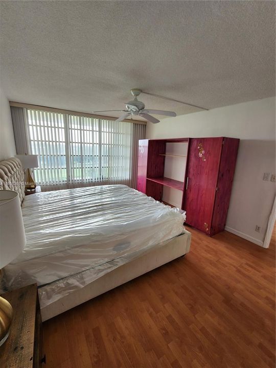 For Rent: $2,000 (1 beds, 1 baths, 900 Square Feet)