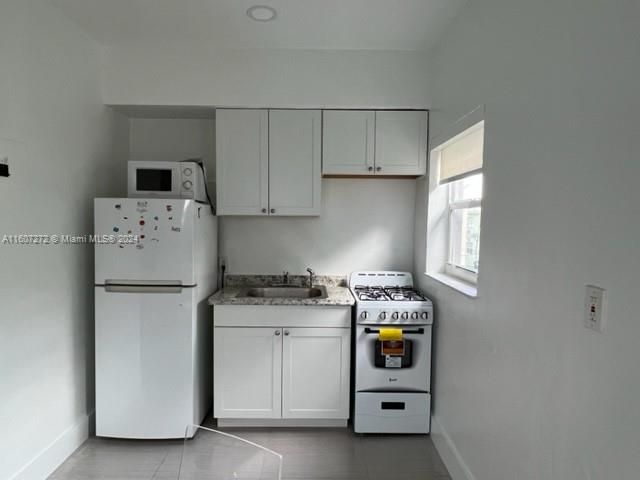 For Rent: $1,850 (1 beds, 1 baths, 6200 Square Feet)