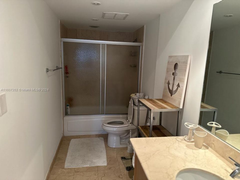 For Rent: $3,900 (1 beds, 1 baths, 894 Square Feet)