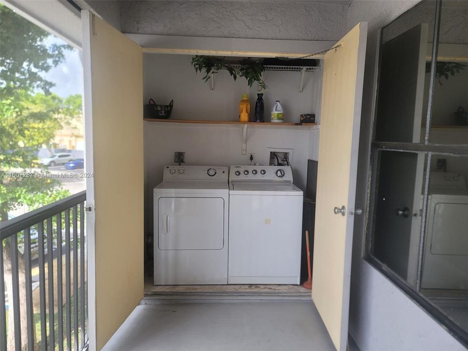 Recently Rented: $1,900 (1 beds, 1 baths, 820 Square Feet)