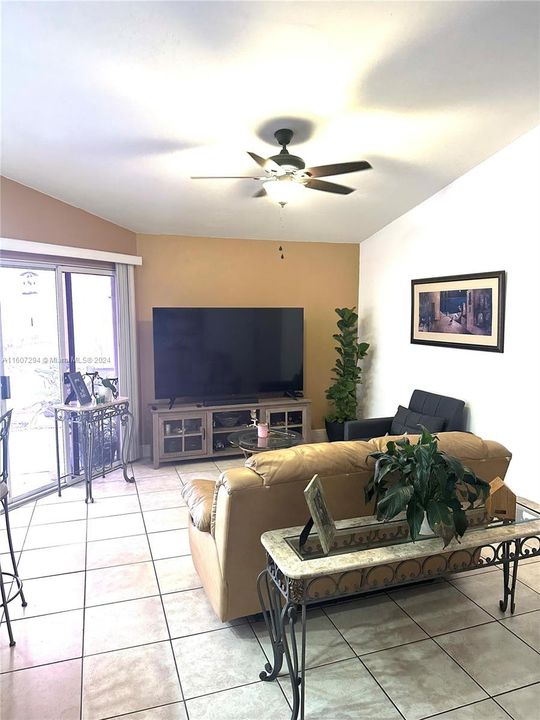 For Sale: $530,000 (2 beds, 2 baths, 960 Square Feet)