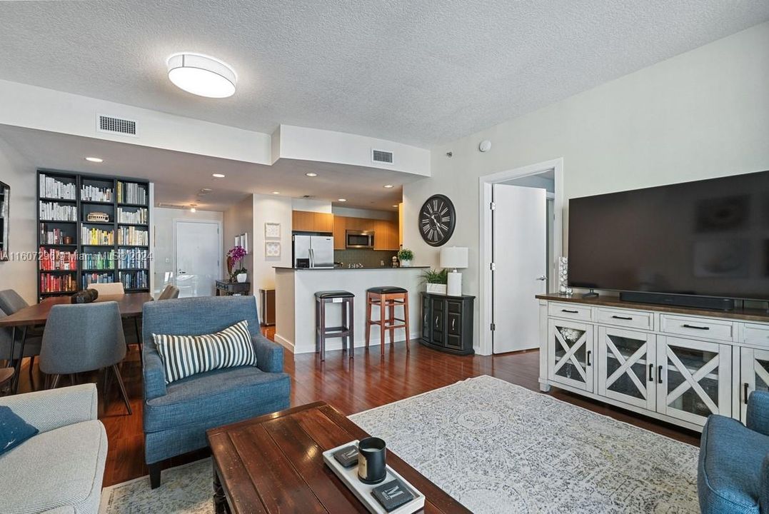 For Sale: $499,900 (1 beds, 1 baths, 963 Square Feet)