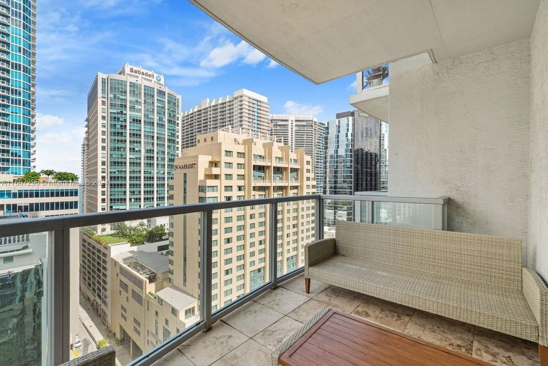For Sale: $499,900 (1 beds, 1 baths, 963 Square Feet)