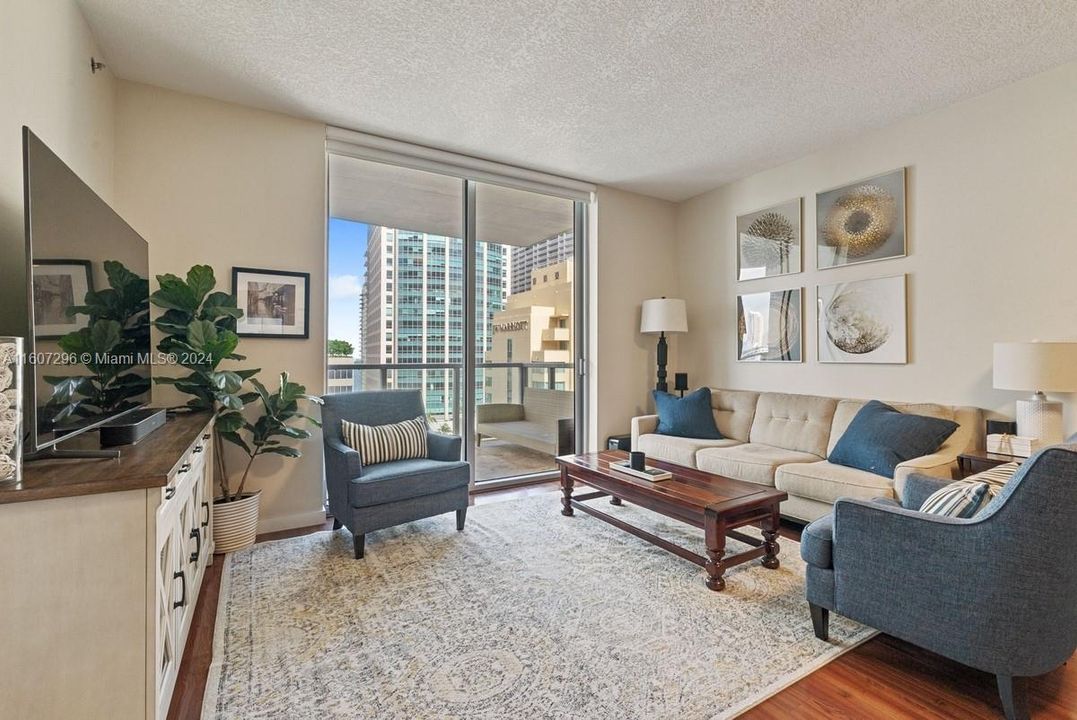 For Sale: $499,900 (1 beds, 1 baths, 963 Square Feet)