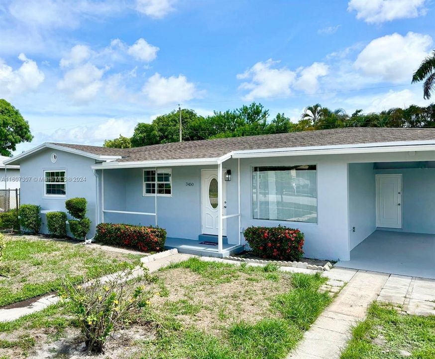 Active With Contract: $3,100 (4 beds, 2 baths, 1373 Square Feet)