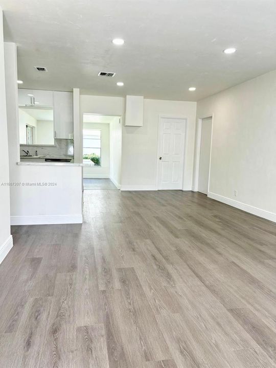 For Rent: $3,100 (4 beds, 2 baths, 1373 Square Feet)