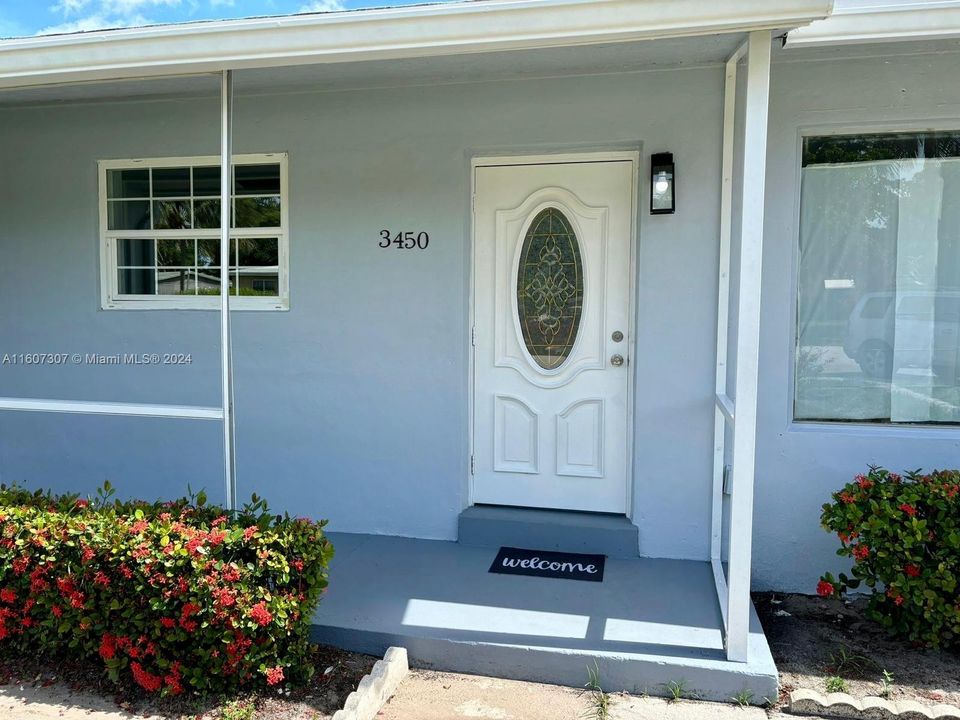 Active With Contract: $3,100 (4 beds, 2 baths, 1373 Square Feet)