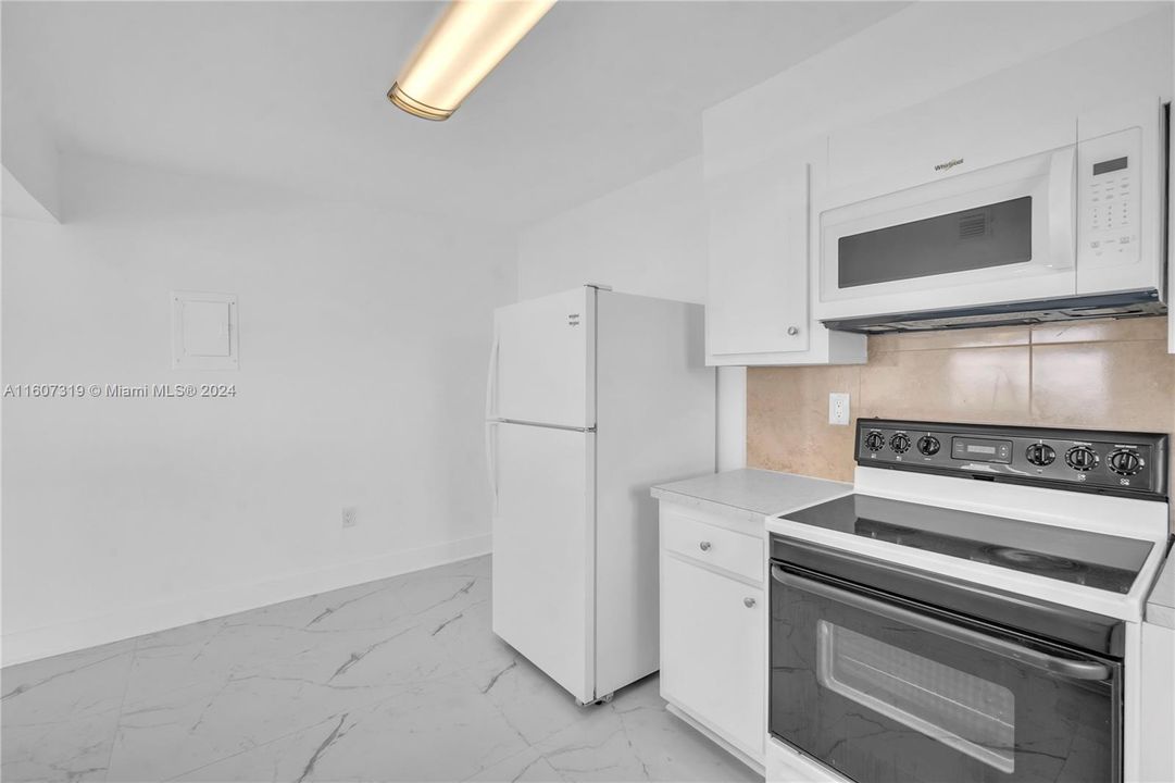 For Sale: $330,000 (2 beds, 2 baths, 1300 Square Feet)