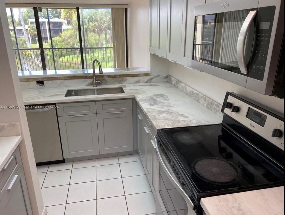 For Rent: $2,600 (2 beds, 2 baths, 1230 Square Feet)
