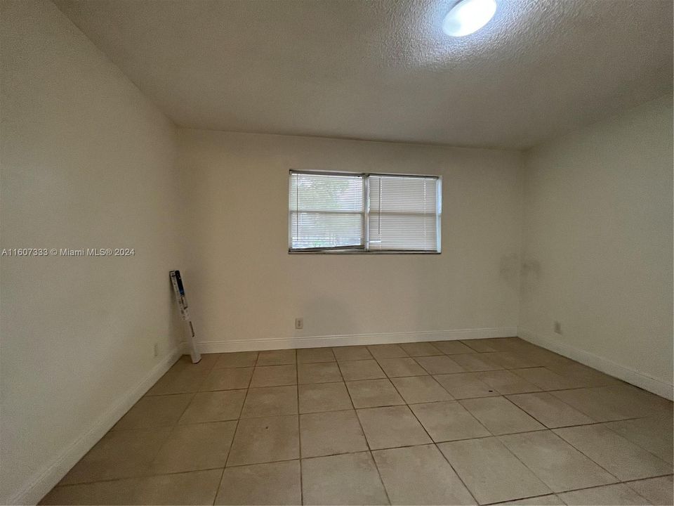 For Rent: $1,600 (1 beds, 1 baths, 750 Square Feet)