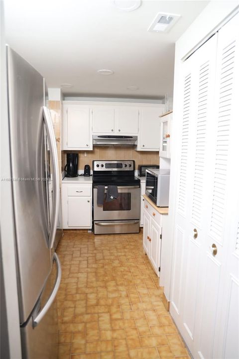 For Rent: $2,300 (2 beds, 2 baths, 1170 Square Feet)