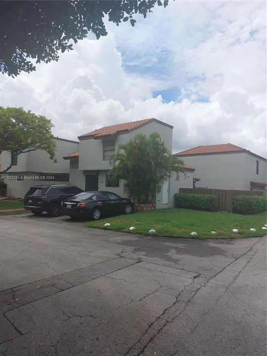 Active With Contract: $3,200 (3 beds, 2 baths, 1306 Square Feet)