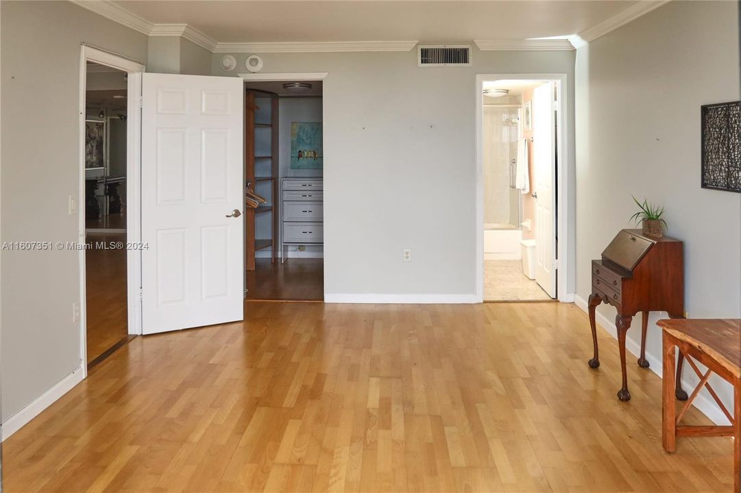 For Rent: $2,500 (2 beds, 2 baths, 1170 Square Feet)