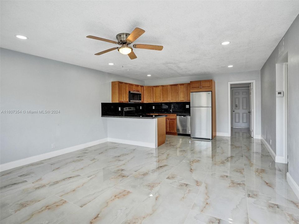 For Rent: $2,550 (3 beds, 1 baths, 1715 Square Feet)