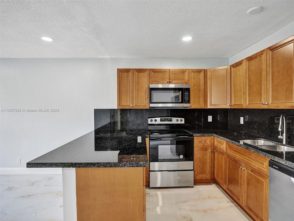 For Rent: $2,550 (3 beds, 1 baths, 1715 Square Feet)