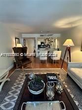 For Rent: $2,250 (1 beds, 1 baths, 710 Square Feet)