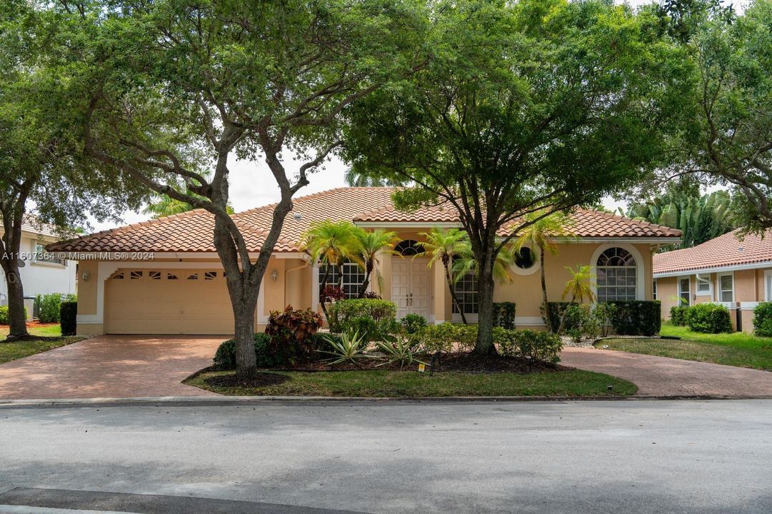 For Sale: $970,000 (4 beds, 3 baths, 2595 Square Feet)