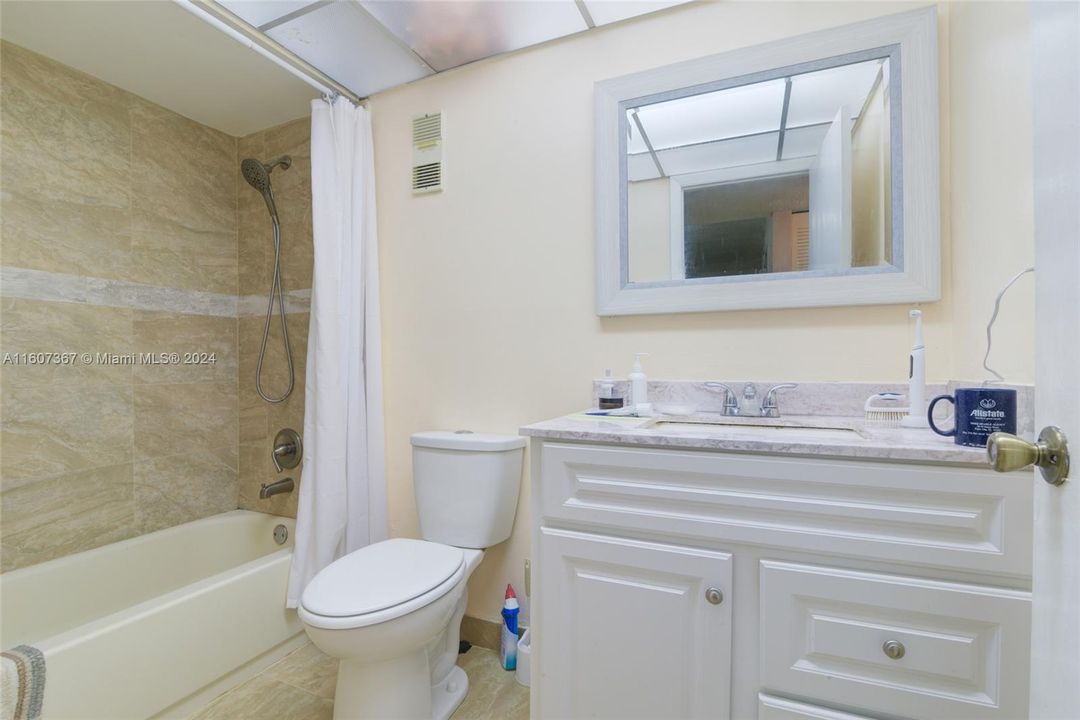 For Sale: $235,000 (2 beds, 2 baths, 936 Square Feet)