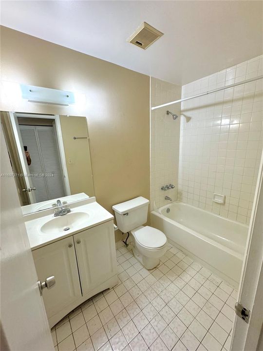 For Rent: $2,100 (2 beds, 2 baths, 808 Square Feet)