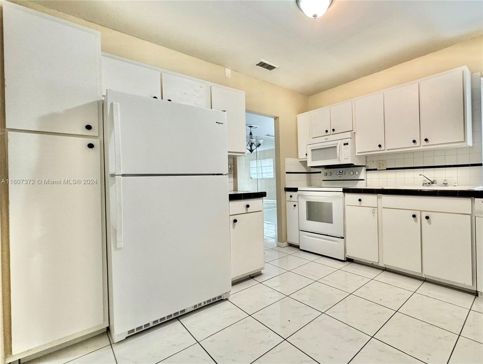 For Rent: $1,875 (2 beds, 2 baths, 1021 Square Feet)