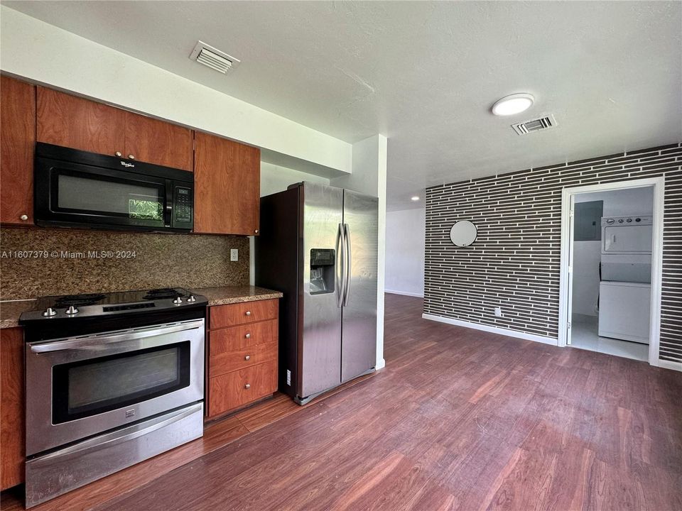 For Rent: $3,000 (2 beds, 2 baths, 1023 Square Feet)