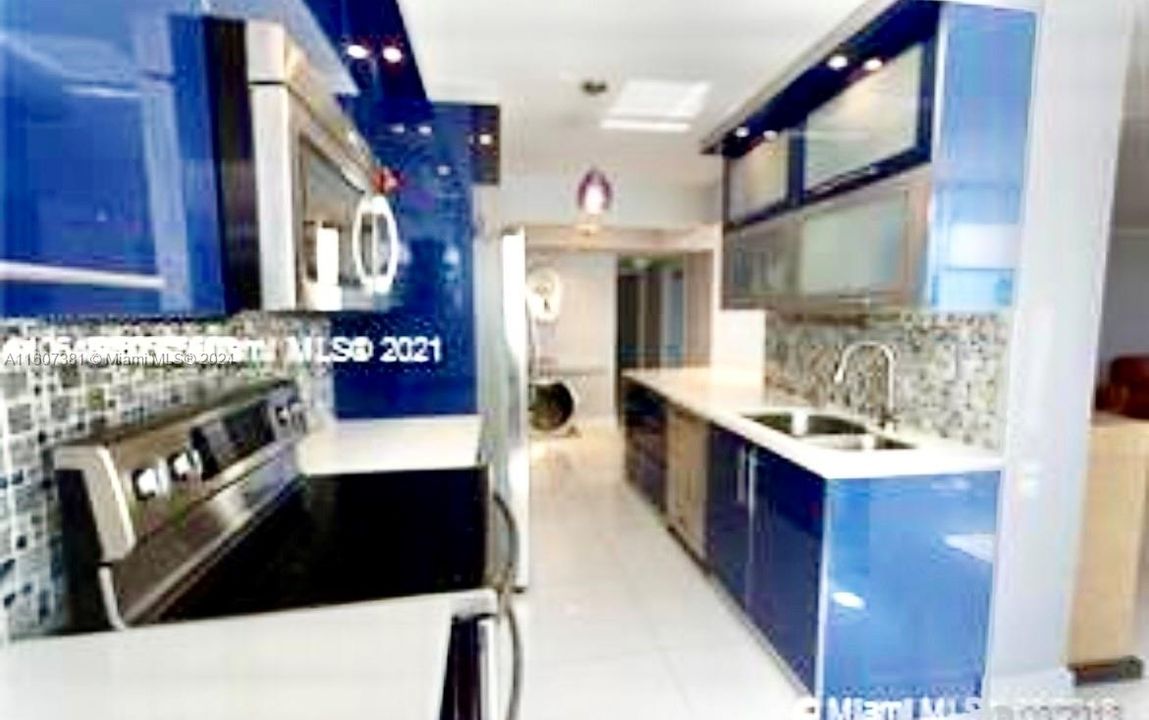 For Sale: $550,000 (2 beds, 2 baths, 1360 Square Feet)