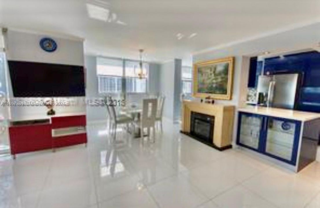 For Sale: $550,000 (2 beds, 2 baths, 1360 Square Feet)