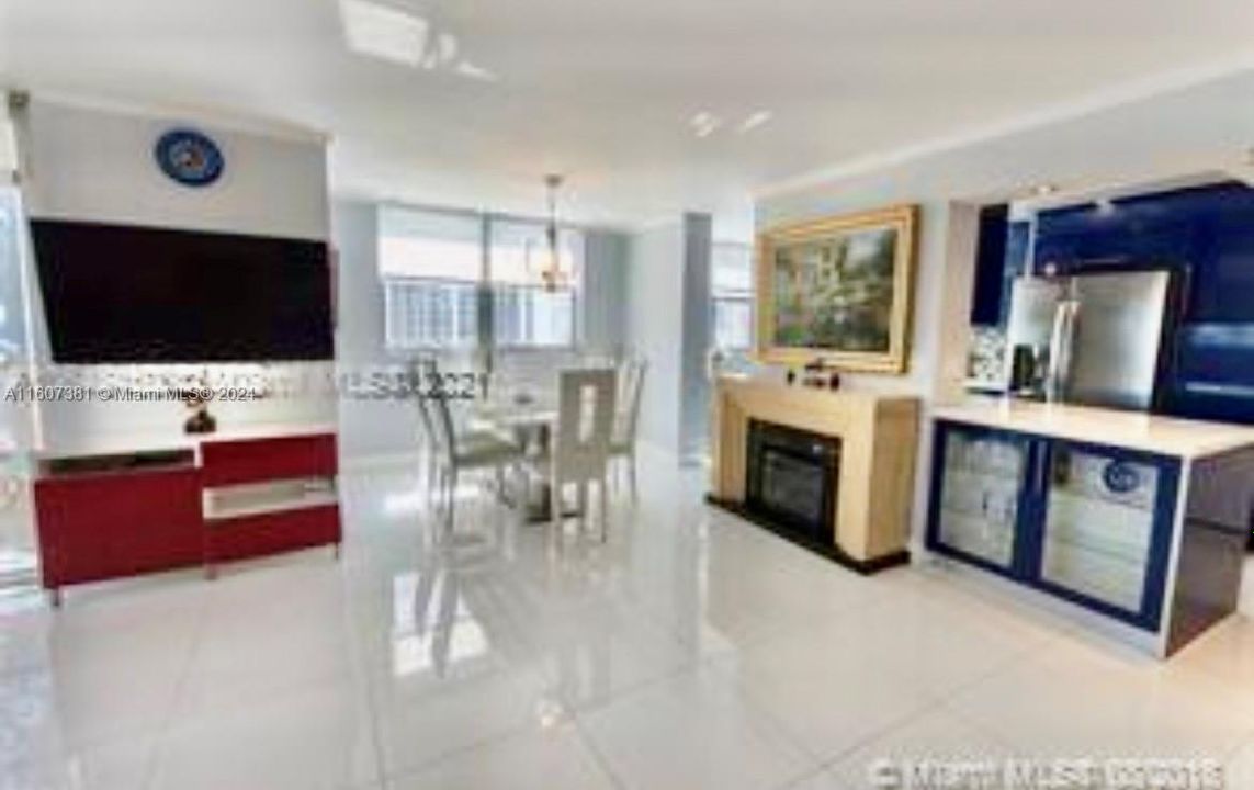 For Sale: $550,000 (2 beds, 2 baths, 1360 Square Feet)