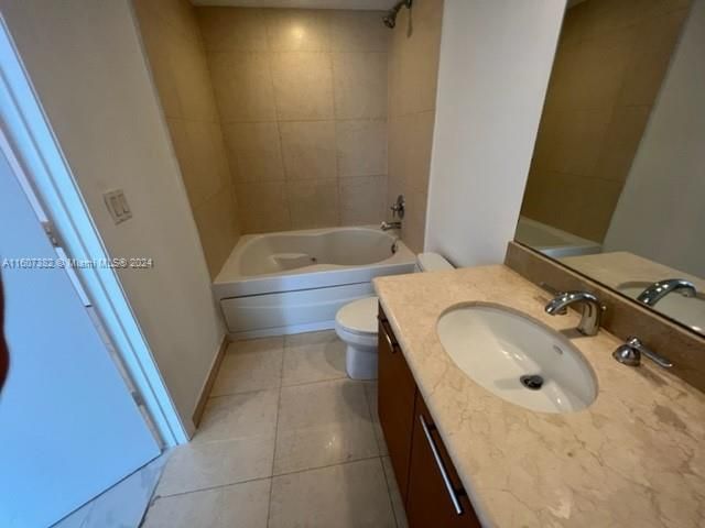 Active With Contract: $2,500 (0 beds, 1 baths, 567 Square Feet)