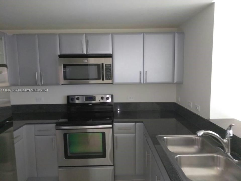 For Rent: $3,150 (1 beds, 2 baths, 1144 Square Feet)