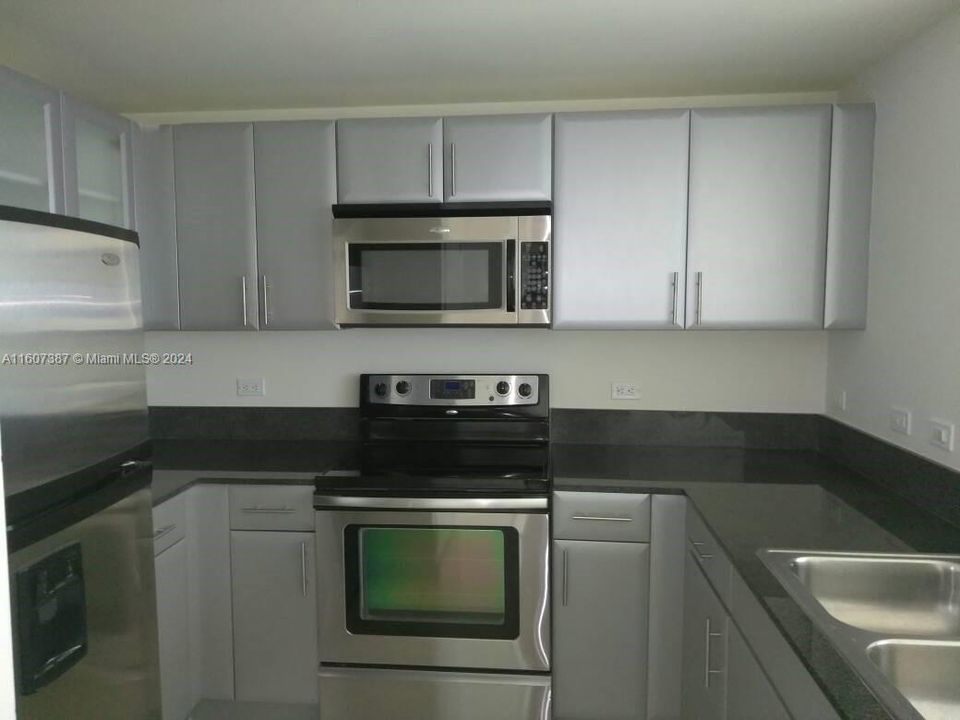 For Rent: $3,150 (1 beds, 2 baths, 1144 Square Feet)