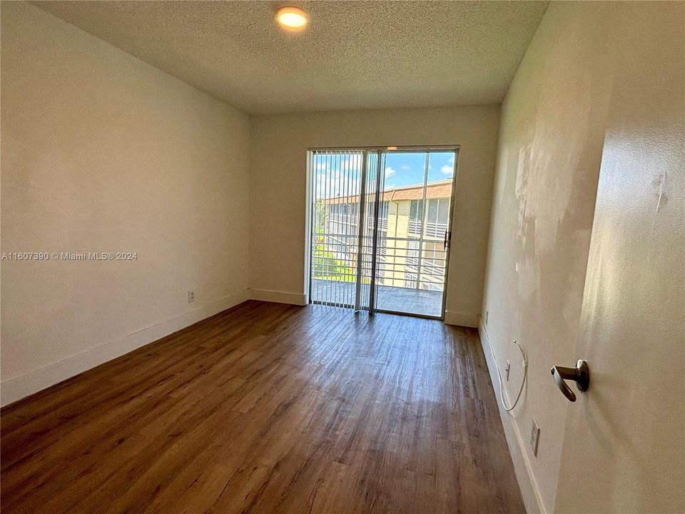 For Rent: $1,750 (2 beds, 1 baths, 825 Square Feet)