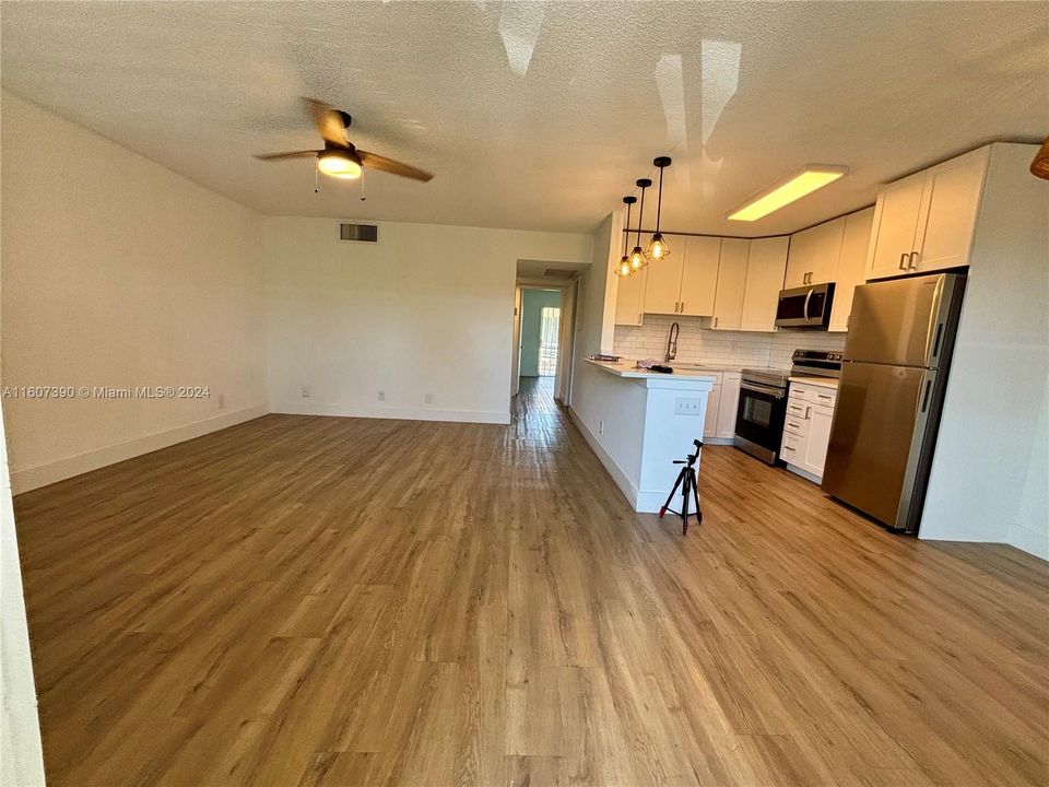 For Rent: $1,750 (2 beds, 1 baths, 825 Square Feet)