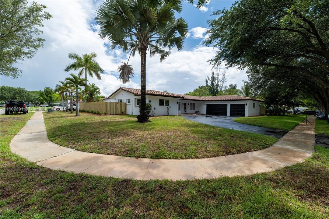 For Sale: $915,000 (3 beds, 2 baths, 2246 Square Feet)