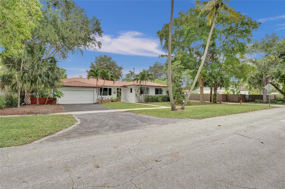 For Sale: $1,250,000 (3 beds, 2 baths, 1719 Square Feet)