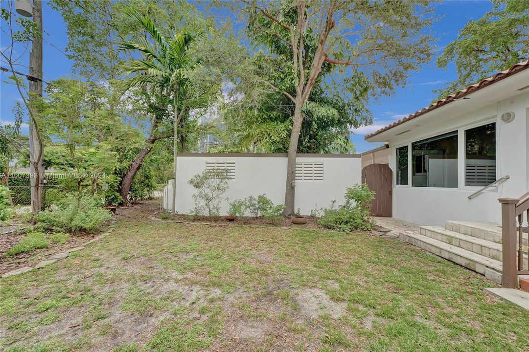 For Sale: $1,250,000 (3 beds, 2 baths, 1719 Square Feet)