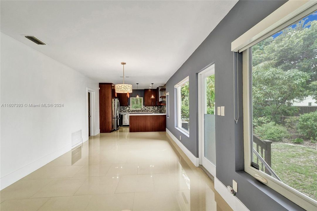 Recently Sold: $1,250,000 (3 beds, 2 baths, 1719 Square Feet)